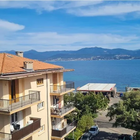 Apartment Spacious With Sea View