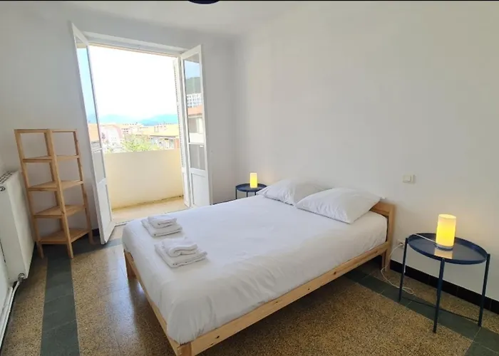 Spacious With Sea View Apartment *